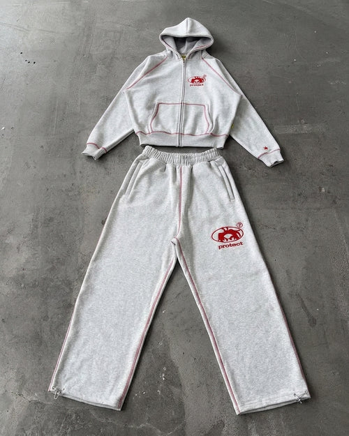 VELO STUDIO Heavyweight Tracksuit Set in Grau – Hoodie und Jogginghose komplett ausgelegt, mit rotem Protect-Logo und Kontrastnähten